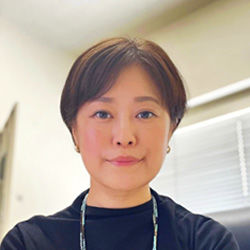 獨協大学外国語学部英語学科准教授 羽山恵