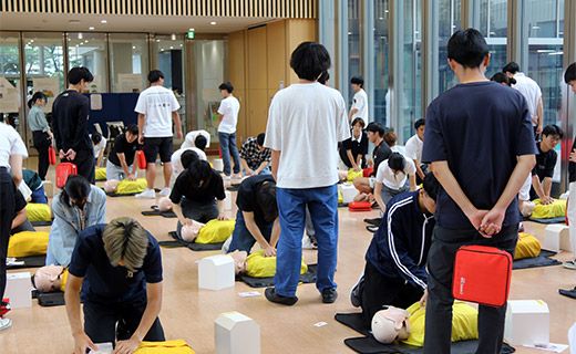 二人一組の密度の高い講習は、一瞬たりとも気が抜けない