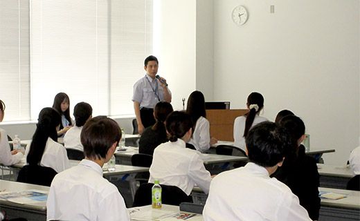 法学部の鈴木淳一ゼミナールが、キャリア教育の一環として羽田空港ツアーを実施しました。