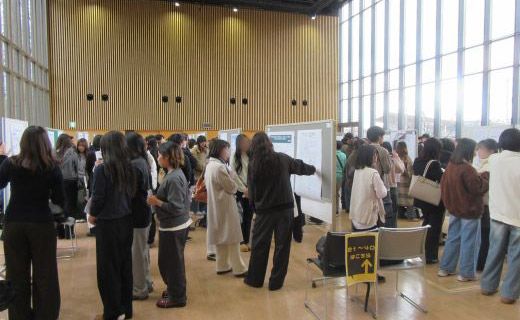 国際教養学部主催　第16回卒業論文合同発表会を開催しました