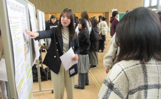 国際教養学部主催　第16回卒業論文合同発表会を開催しました