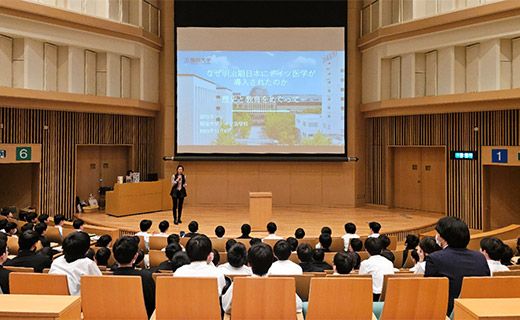 獨協中学校の1年生が本学を訪問しました