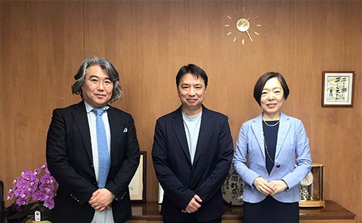 本学卒の前小金井市長 西岡真一郎氏が経済学部全学総合講座で講演