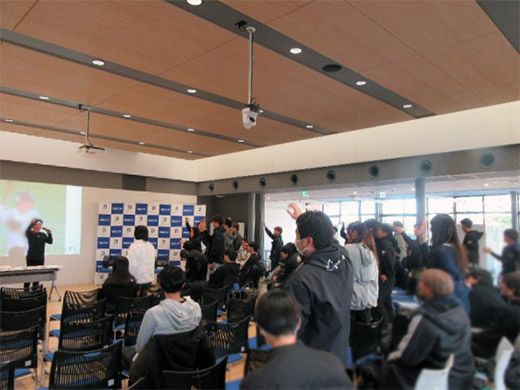 サイン入りの色紙とトートバッグ