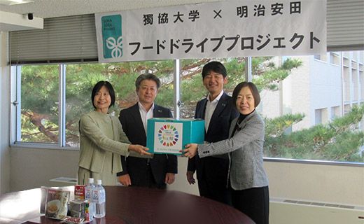 フードパントリー事業者へ防災食品の寄付を行いました