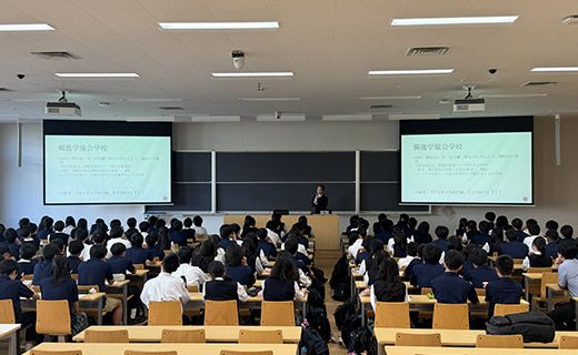 獨協埼玉中学高等学校の中学2年生が本学で獨協学園の歴史について学びました