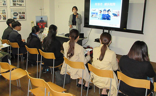 獨協大学　法学部の鈴木淳一ゼミナール　JICA横浜（海外移住資料館を含む）と横浜税関を訪問