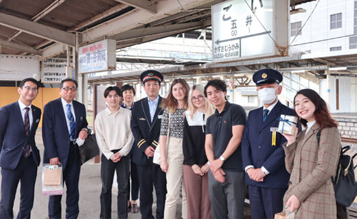 ウクライナからの避難学生がいすみ鉄道乗車体験