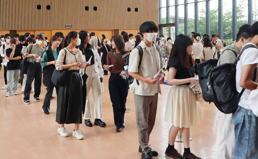 獨協大学 ウォーターボトルを本学学生に無料で配付