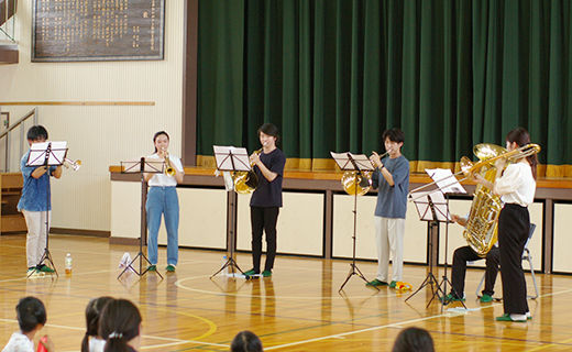 管弦楽部 草加かがやき特別支援学校でコンサートを行いました