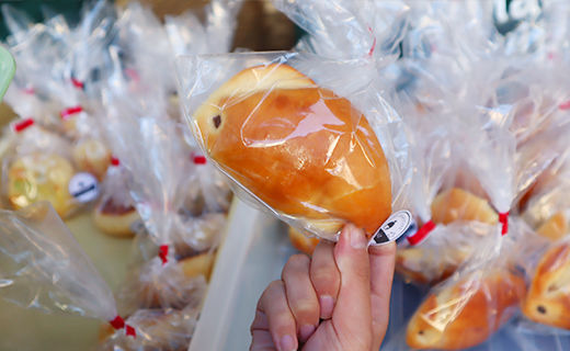 草加かがやき特別支援学校による手作りパンの販売