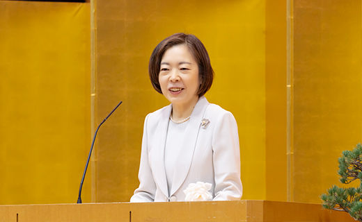 前沢浩子学長