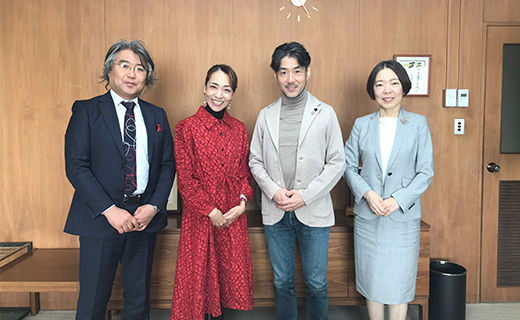 1993年英語学科卒で株式会社morich 代表取締役の森本千賀子氏と、株式会社アンドパッド CFOの荻野泰弘氏