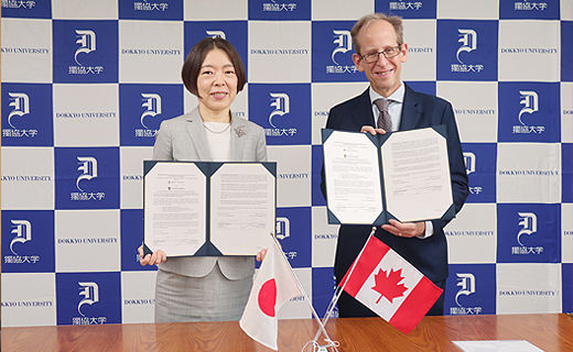 レジャイナ大学（カナダ）と大学間学術交流協定調印式