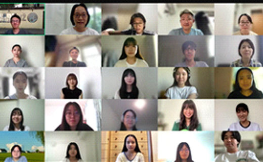 卒業生2名をゲストに迎え、第1回事後研修を実施した様子
