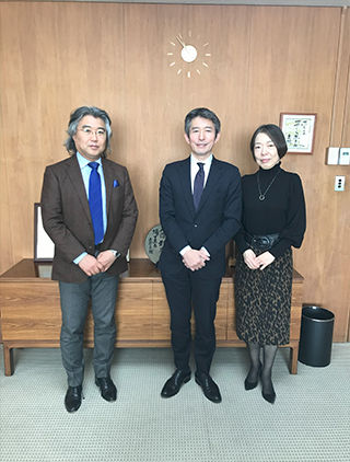 桜井社長は講演に先立ち、前沢浩子学長とも面会・懇談
