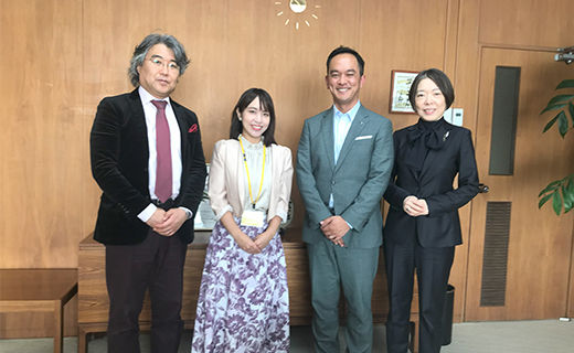 片山氏が前沢浩子学長と面会・懇談