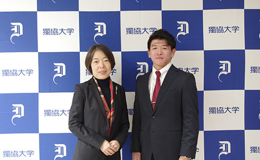 前沢浩子学長と並木選手