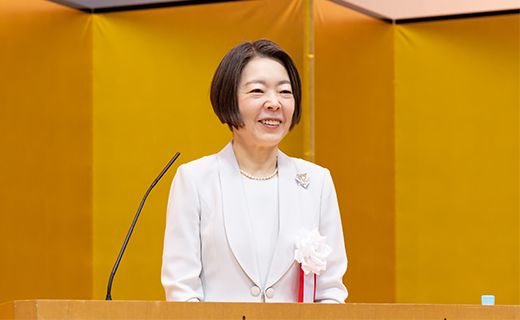 前沢浩子学長