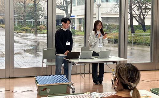 「キエーロ」についてレクチャを行う日野原さん・丹野さん