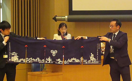山川百合子草加市長