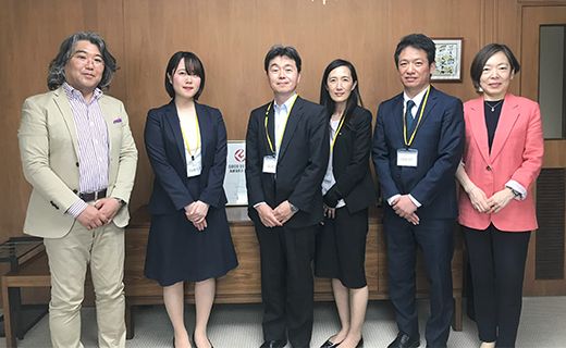 大講堂にて本学卒の税理士他3名がキャリア形成に関するトークセッション開催