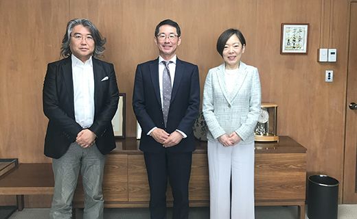 大講堂にて本学卒の税理士他3名がキャリア形成に関するトークセッション開催